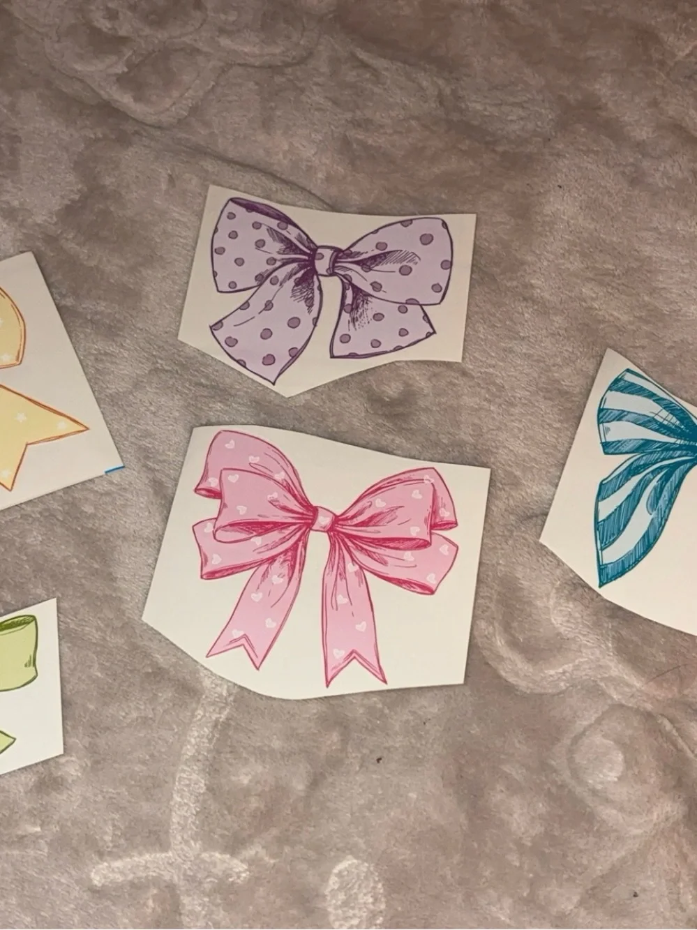 5 bow stickers, different colors and sizes